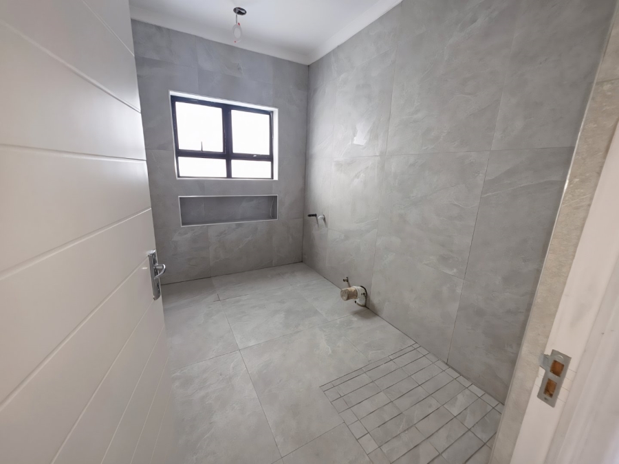 To Let 4 Bedroom Property for Rent in Sandown Western Cape